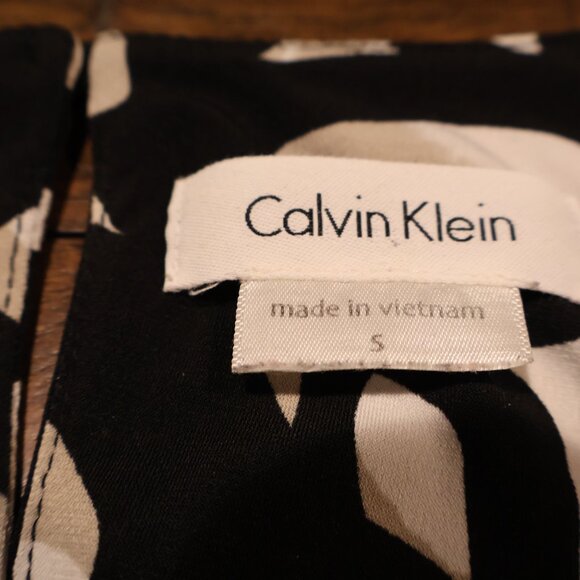 Calvin Klein Corporate Shell - Picture 4 of 6